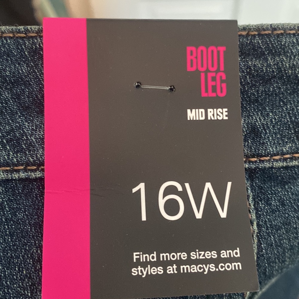 Style &  Co 16W boot leg jeans - Picture 3 of 4
